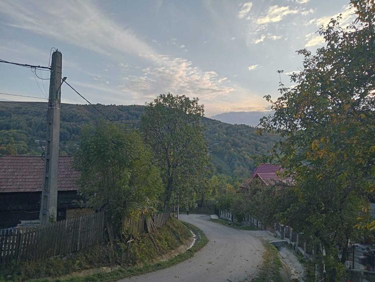 Casă cu 4 camere în Secăria