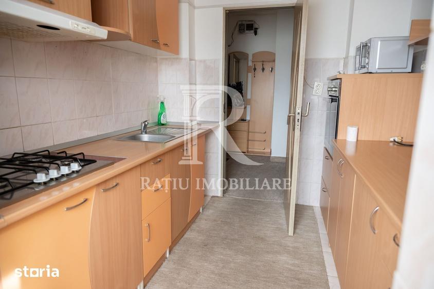 Apartament cu 3 camere în Decebal