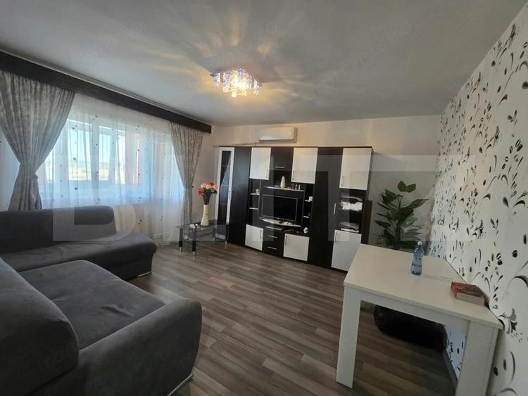 Apartament cu 3 camere decomandat în Micro 4