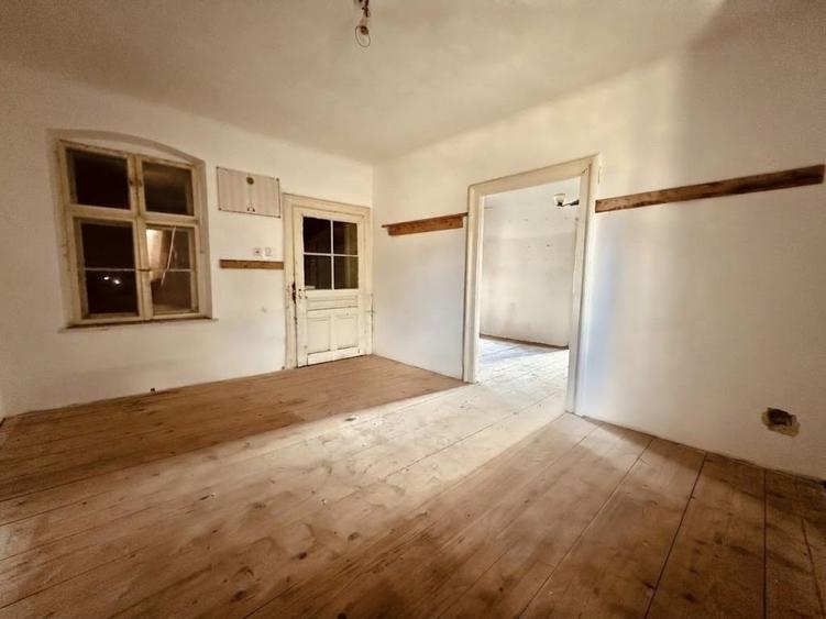 Casă individuală cu 3 camere cu Teren 354 Mp în Tractorul