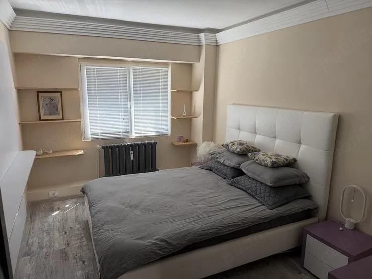 Apartament cu 4 camere decomandat în Capitol