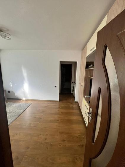 Apartament cu 2 camere semidecomandat în Independenței