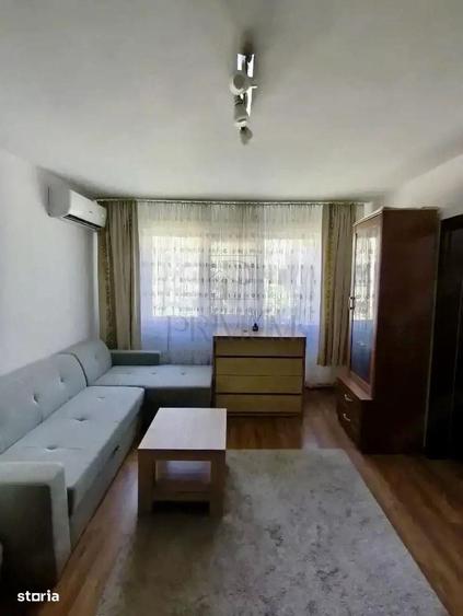 Apartament cu 2 camere semidecomandat în Girocului