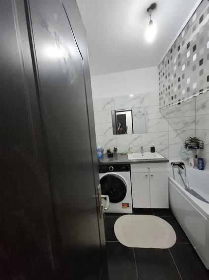 Apartament cu 3 camere semidecomandat în Govândari