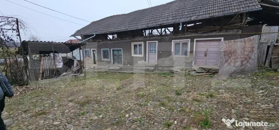 Casă cu 2 camere cu Teren 1200 Mp în Central