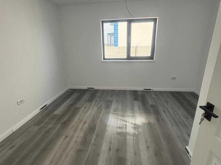 Casă individuală cu 4 camere cu Teren 320 Mp în Cârcea
