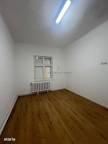 Casă cu 4 camere cu Teren 1300 Mp în Central