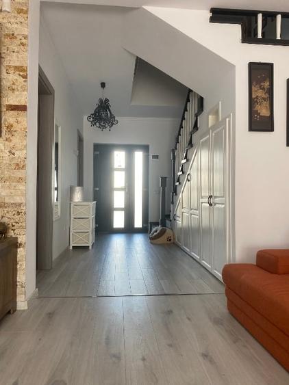 Duplex cu 4 camere cu Canalizare în Dâmbul Rotund