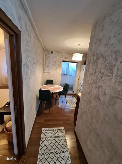 Apartament cu 3 camere decomandat în Boșteni
