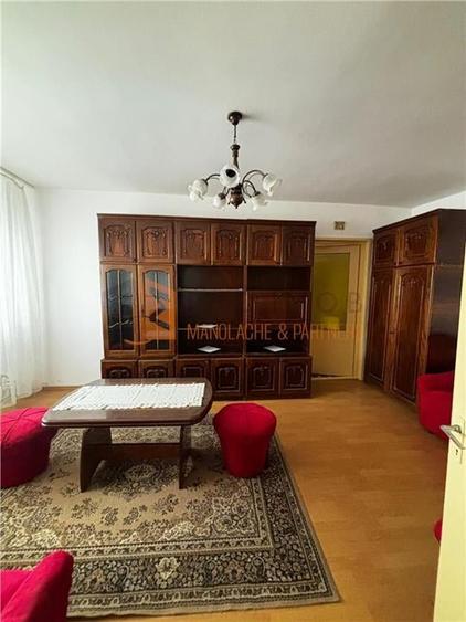 Apartament cu 3 camere nedecomandat, mobilat în Unirii Sud