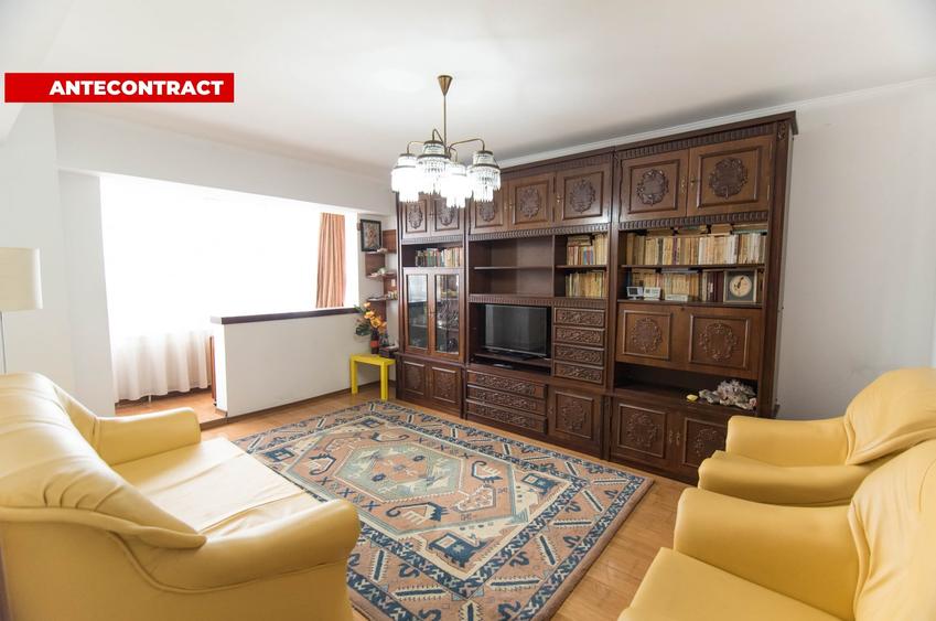 Apartament cu 3 camere decomandat, mobilat în Central