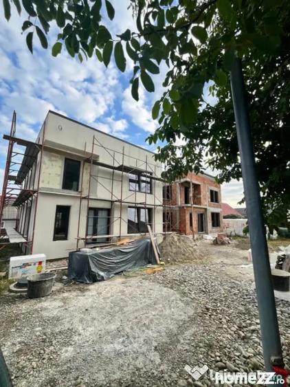 Casă cu 5 camere cu Teren 250 Mp în Central