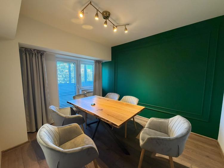 Apartament cu 4 camere semidecomandat în Unirii