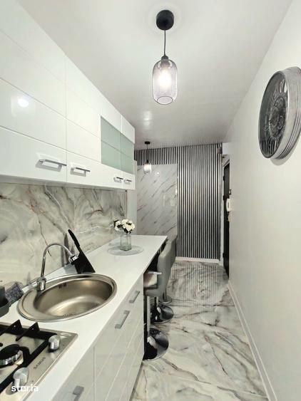 Apartament cu 3 camere semidecomandat în Spitalul Județean — fotografia 3