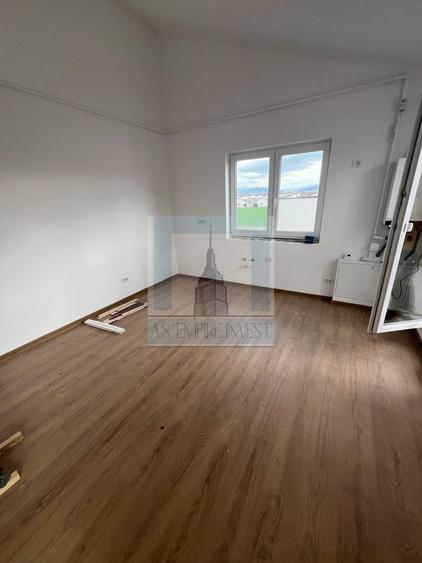 Apartament cu 3 camere decomandat în Sânpetru