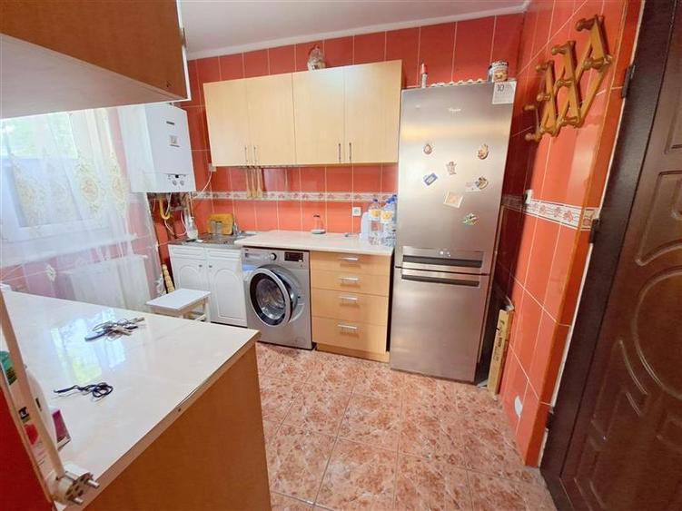 Apartament 3 camere, mobilat si utilat, etaj 1, zona Milcov - 14