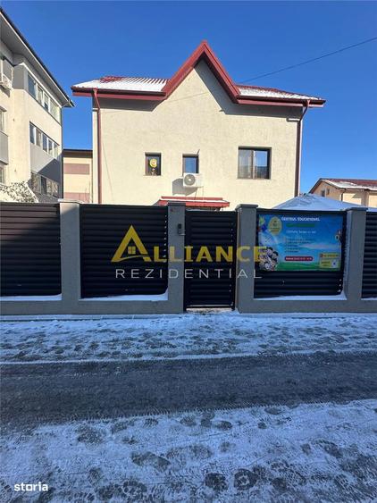 Casă cu 8 camere cu Teren 300 Mp în Central