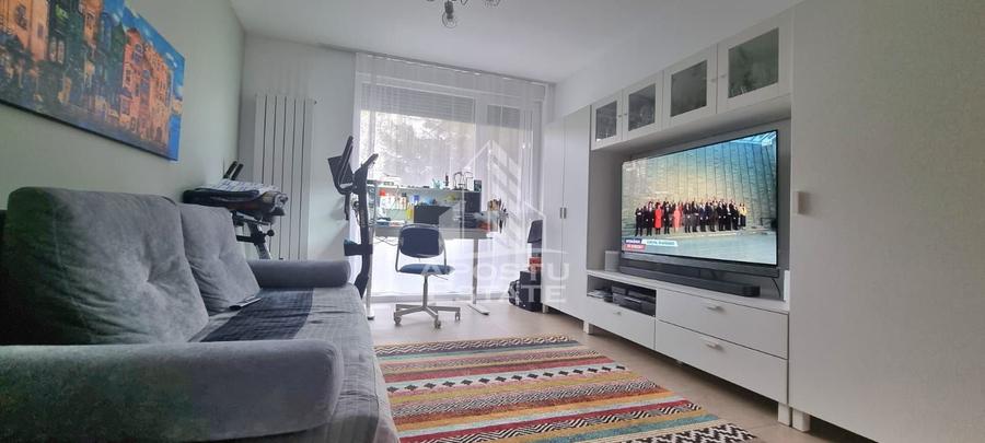 Apartament cu 5 camere semidecomandat în Bălcescu