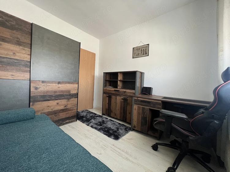 Apartament cu 3 camere semidecomandat în Central