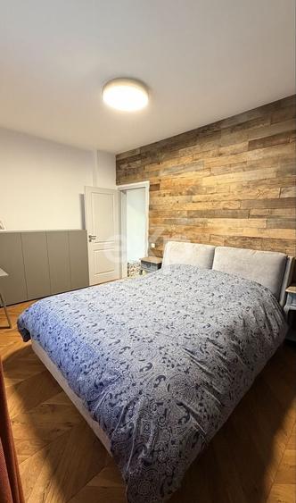 Apartament cu 4 camere semidecomandat, mobilat în Central