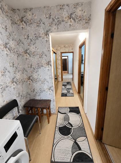 Apartament cu 3 camere semidecomandat în Central