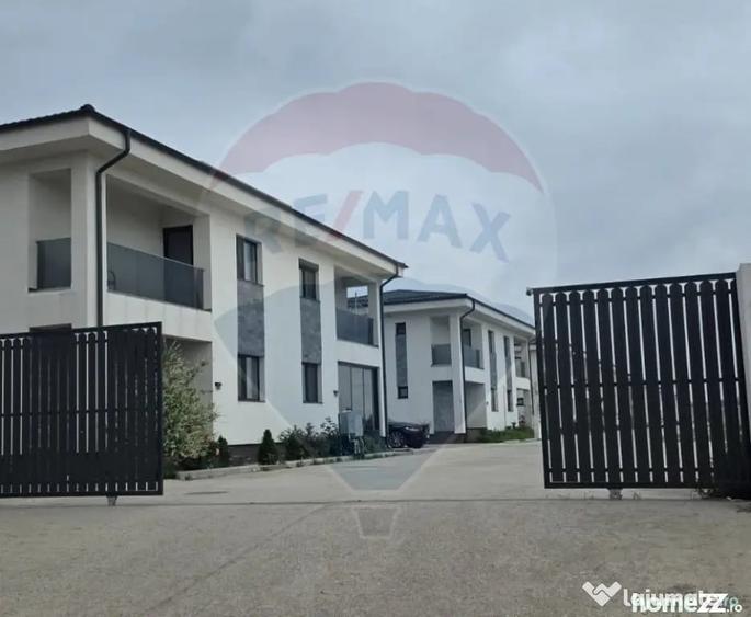 Casă cu 5 camere cu Teren 250 Mp în Clinceni