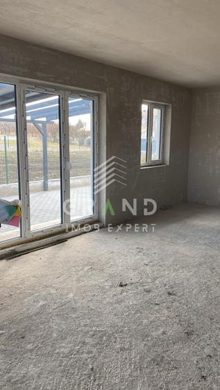 Casă individuală cu 4 camere cu Canalizare în Tureni