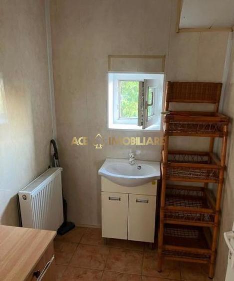 Apartament cu 3 camere decomandat, mobilat în Vitan