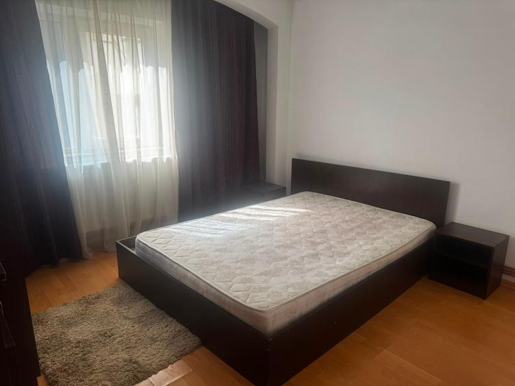 Apartament cu 2 camere decomandat în Rovine