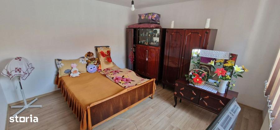 Casă cu 3 camere cu Teren 281 Mp în Central