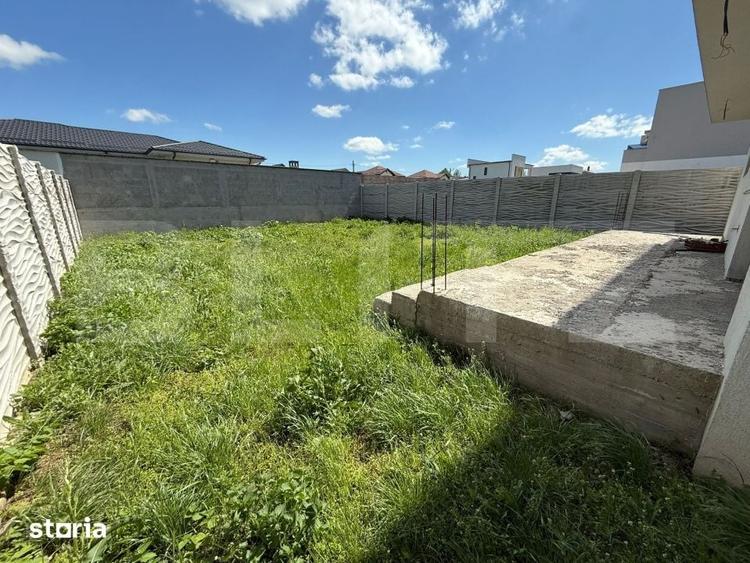 Casă cu 5 camere cu Teren 389 Mp în Cârcea