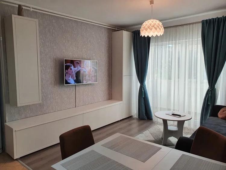 Apartament cu 2 camere semidecomandat, mobilat în Florești