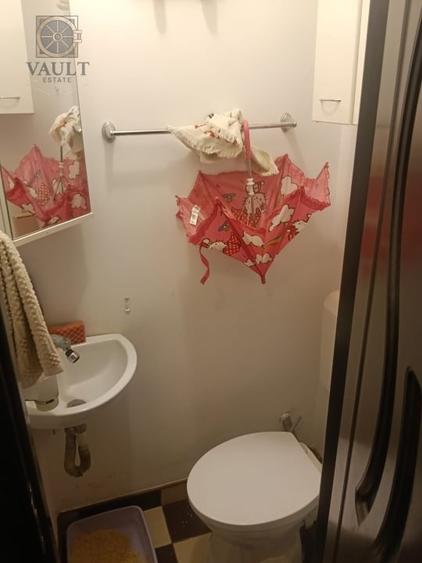 Apartament cu 3 camere semidecomandat, mobilat în Titan