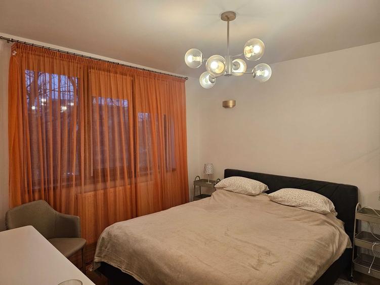 Apartament cu 3 camere semidecomandat, mobilat în Țiglina 1