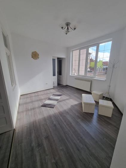 Casă individuală cu 4 camere cu Teren 995 Mp în Central