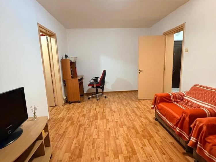 Apartament cu 2 camere semidecomandat în Baba Novac
