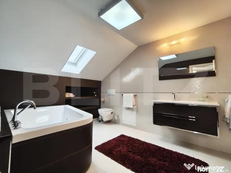 Casă cu 7 camere cu Teren 800 Mp în Sânmartin
