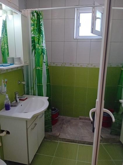 Apartament cu 3 camere decomandat în Micro 20