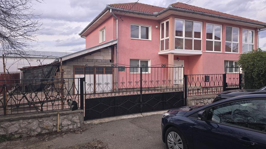 Casă cu 5 camere cu Canalizare în Brutăriei Neamț