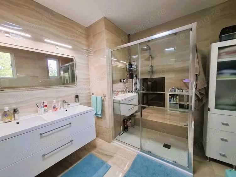 Casă cu 6 camere cu Teren 3150 Mp în Central
