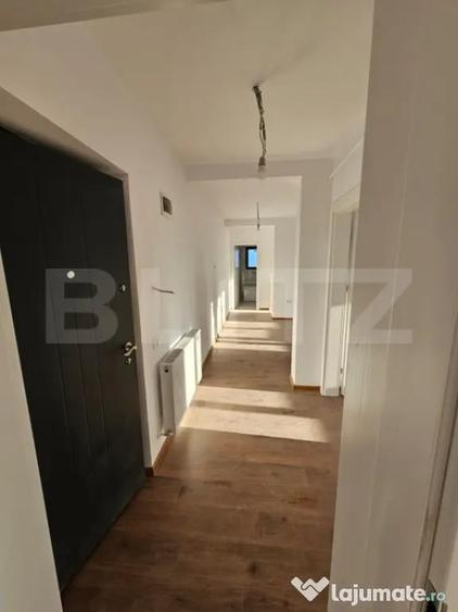 Apartament cu 4 camere semidecomandat în Central