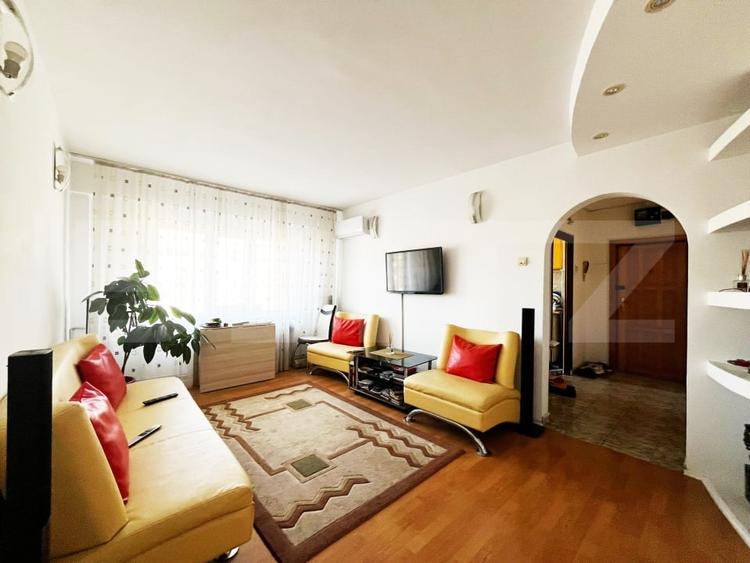 Apartament cu 3 camere decomandat, mobilat în Mircea cel Bătrân