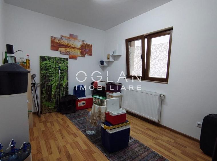 Casă individuală cu 7 camere cu Canalizare în Șelimbăr