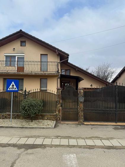 Casă cu 4 camere în Sântandrei
