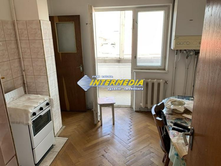 Apartament cu 3 camere decomandat în Cetate