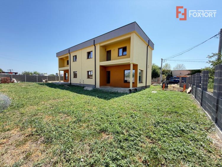 Casă cu 5 camere cu Teren 348 Mp în Săcălaz