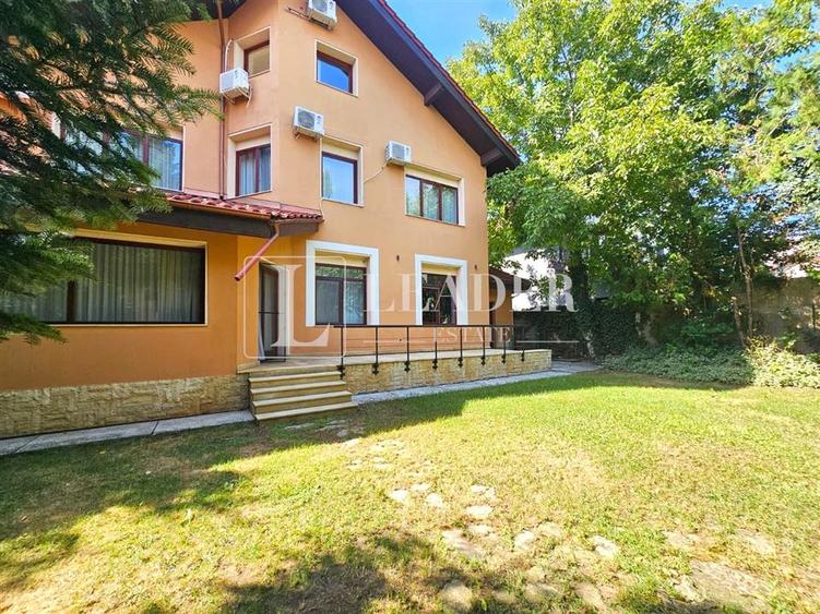 Casă cu 8 camere cu Teren 550 Mp în Iancu Nicolae