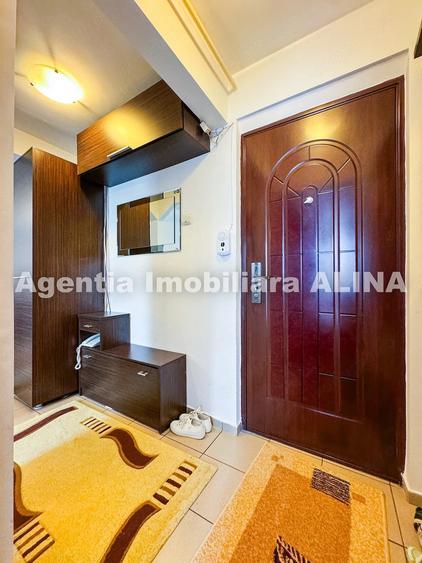 Apartament cu 3 camere semidecomandat în Micro 15