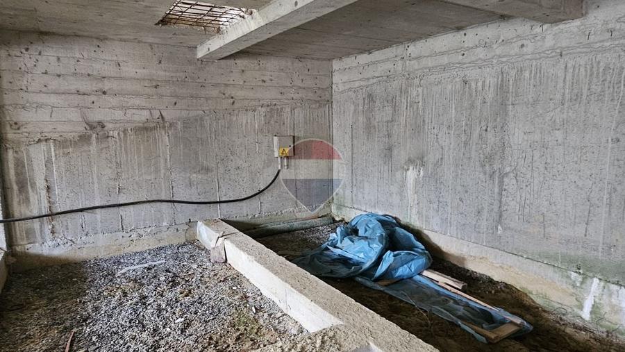 Casă individuală cu 10 camere cu Teren 1055 Mp în Dâmbovicioara