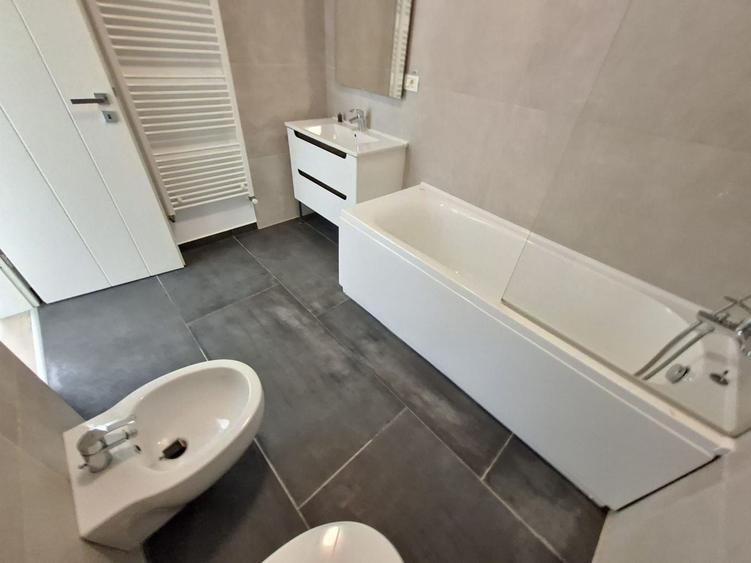 Apartament cu 3 camere decomandat, mobilat în Elisabetin